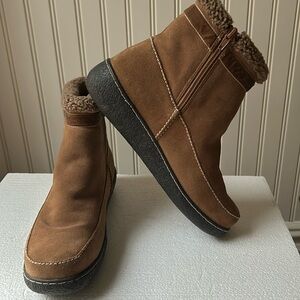 Lands’End Suede side ZipUp ankle Boots Fleece Lined stitching detail Size 8